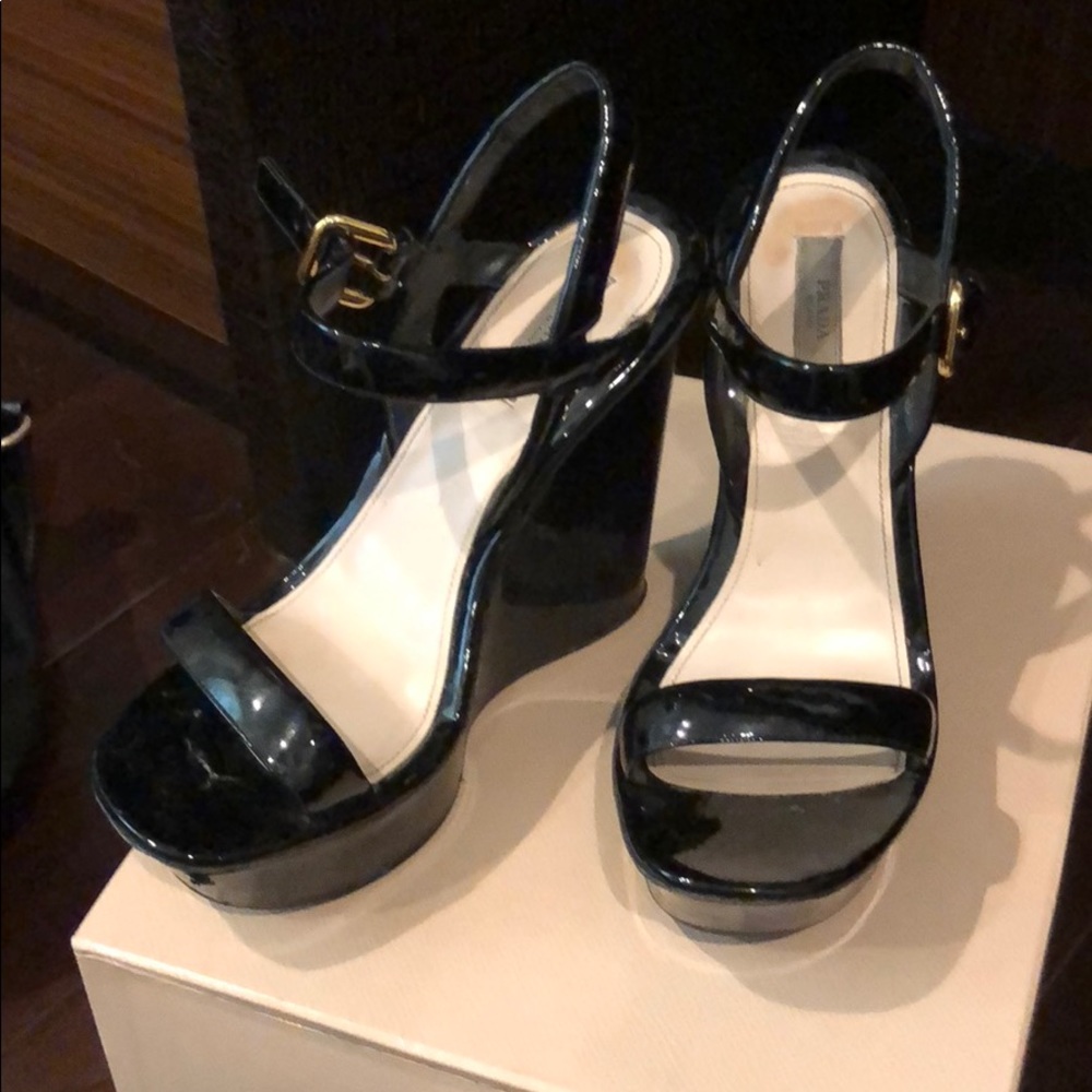 Beautiful black and gold Prada wedges